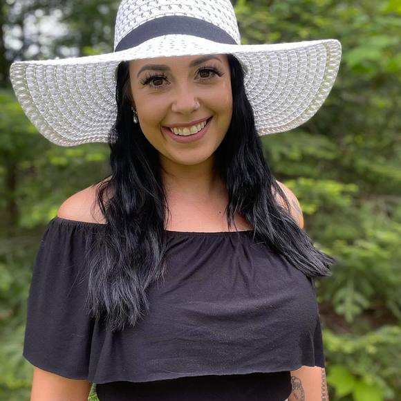 Meet your Posher, Jessica who is the owner of House 88 Boutique. - Picture 1 of 8